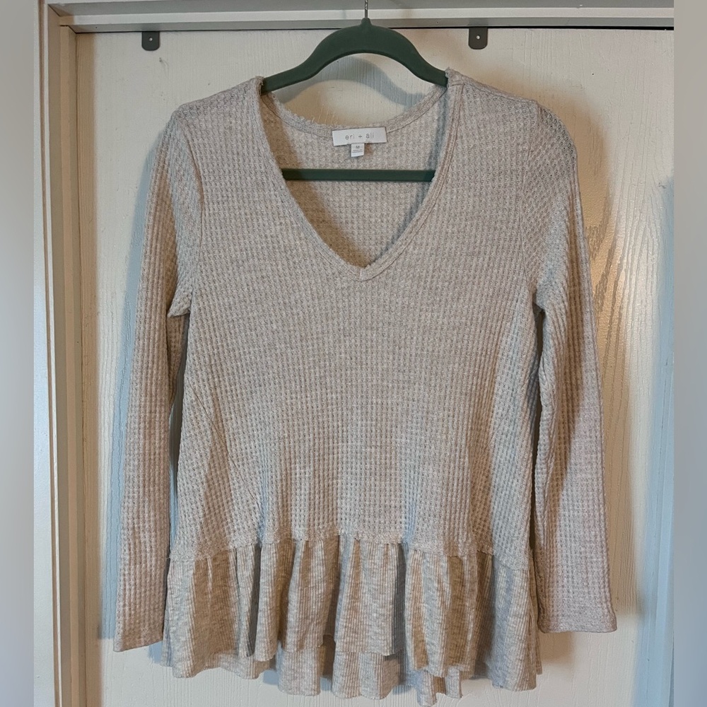 Eri & Ali V-Neck Ruffle Hem Waffle Knit Long Sleeve Top Heathered Oatmeal Med